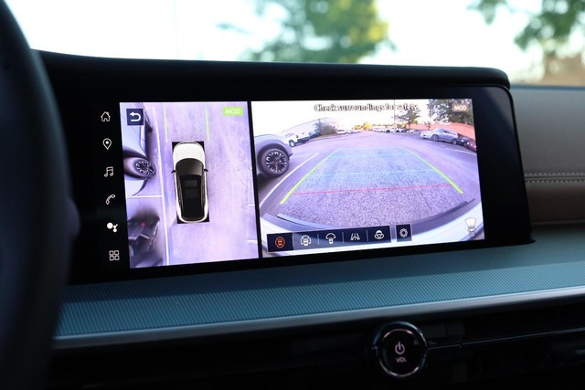 Nissan Murano Vehicle Image 16