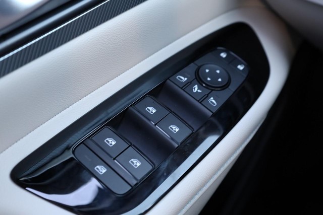 Nissan Murano Vehicle Image 22