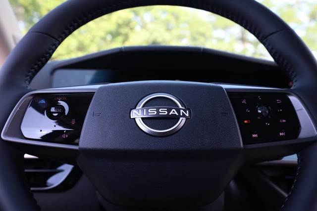 Nissan Murano Vehicle Image 11