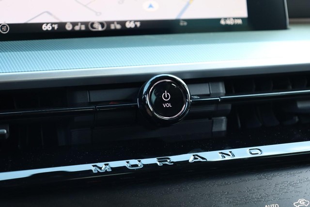 Nissan Murano Vehicle Image 16