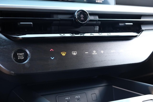 Nissan Murano Vehicle Image 17