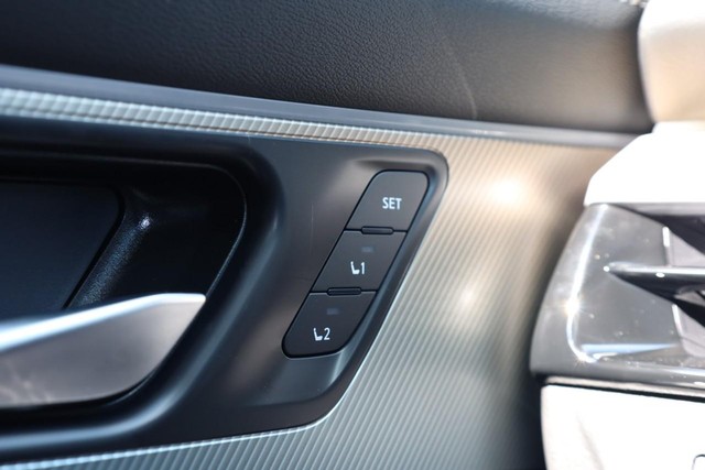 Nissan Murano Vehicle Image 22