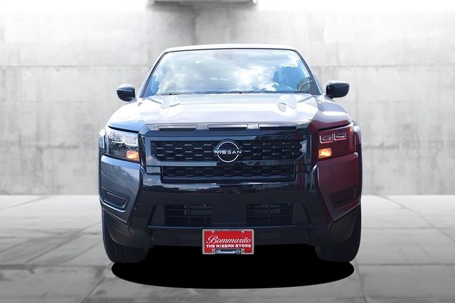Nissan Frontier Vehicle Full-screen Gallery Image 4