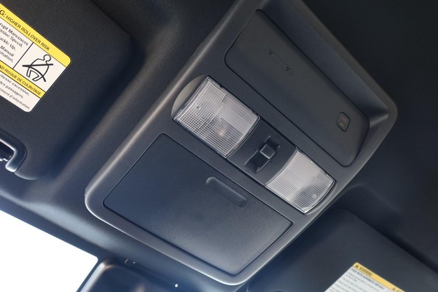 Nissan Frontier Vehicle Full-screen Gallery Image 16