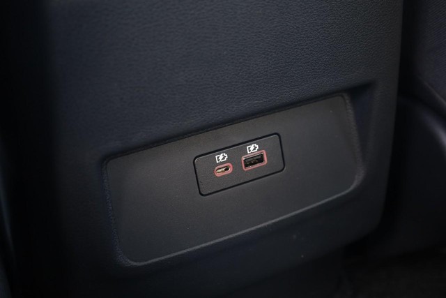 Nissan Frontier Vehicle Full-screen Gallery Image 21