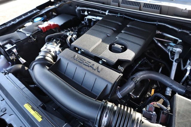 Nissan Frontier Vehicle Full-screen Gallery Image 25