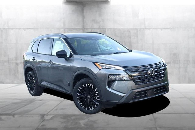 Nissan Rogue Vehicle Full-screen Gallery Image 2