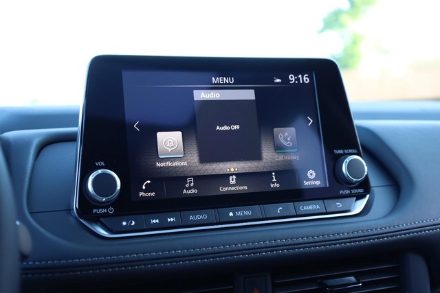 Nissan Rogue Vehicle Full-screen Gallery Image 13