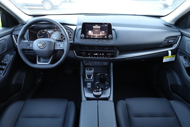 Nissan Rogue Vehicle Full-screen Gallery Image 24