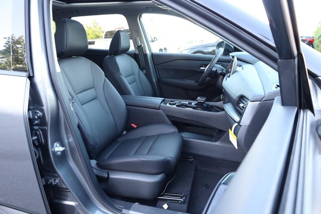Nissan Rogue Vehicle Full-screen Gallery Image 26