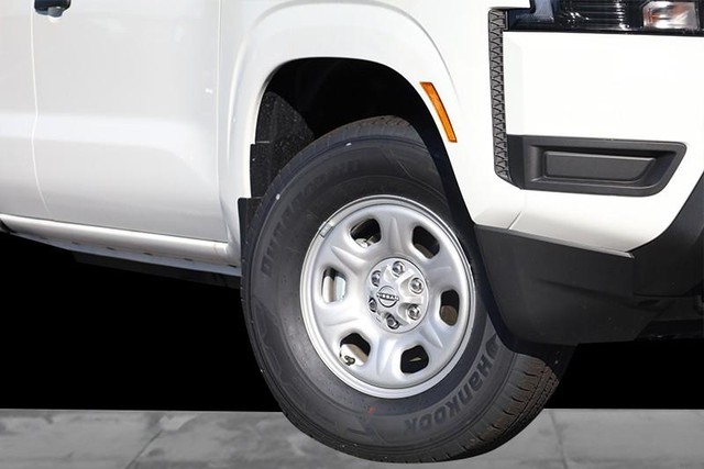 Nissan Frontier Vehicle Image 03
