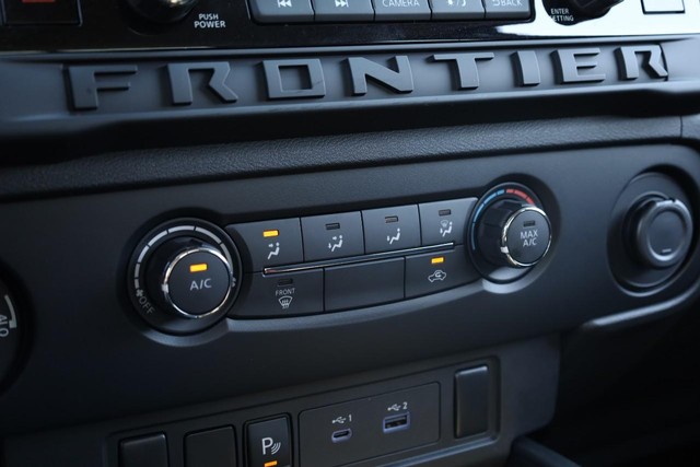 Nissan Frontier Vehicle Image 13