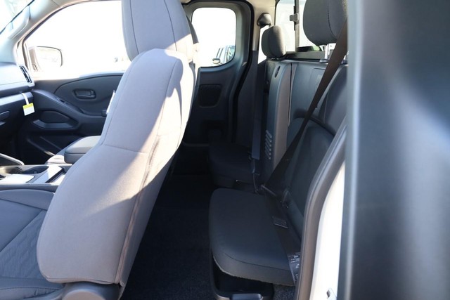 Nissan Frontier Vehicle Image 21