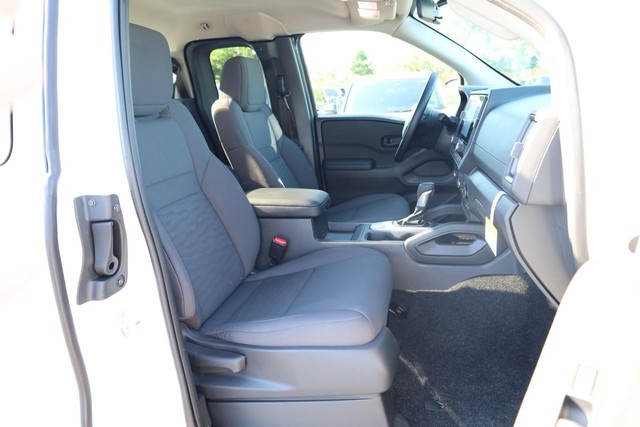 Nissan Frontier Vehicle Image 24