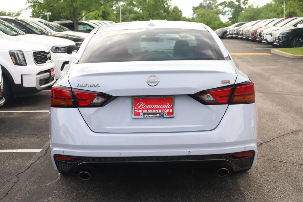 Nissan Altima Vehicle Image 06