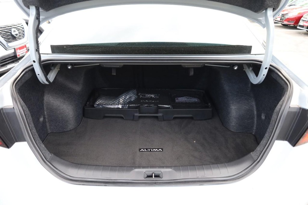 Nissan Altima Vehicle Image 07