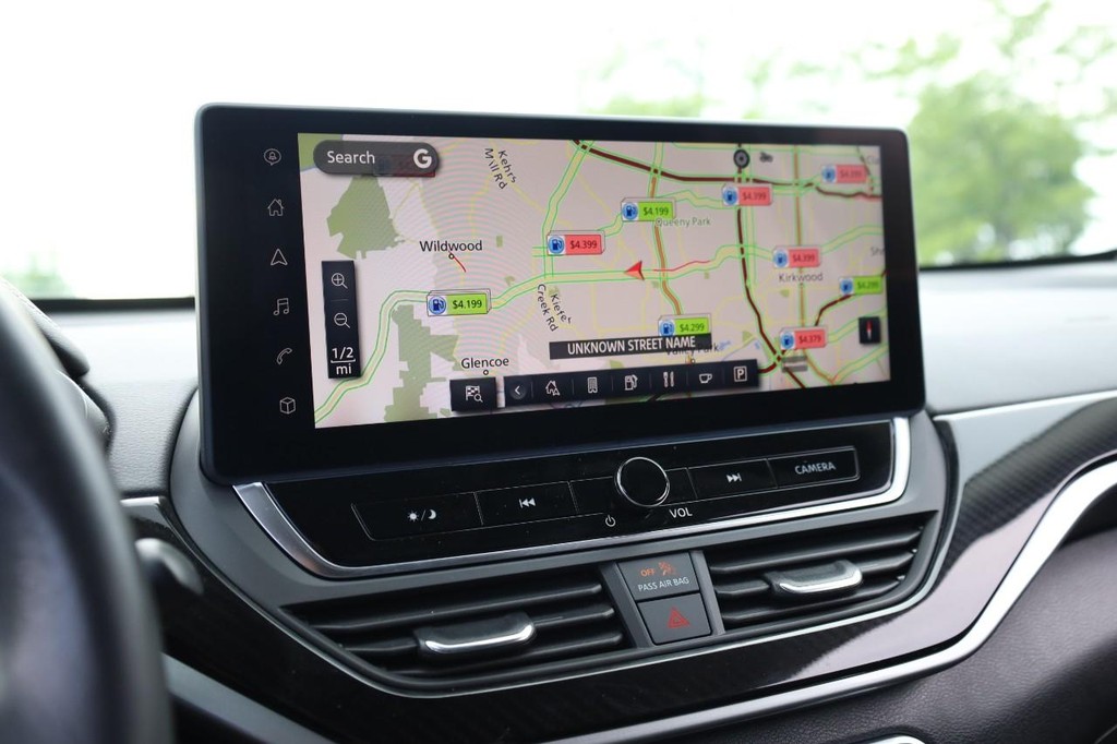 Nissan Altima Vehicle Image 12