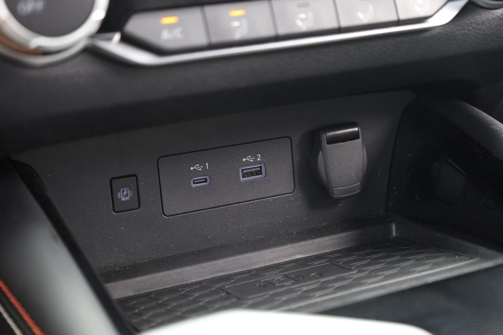 Nissan Altima Vehicle Image 16