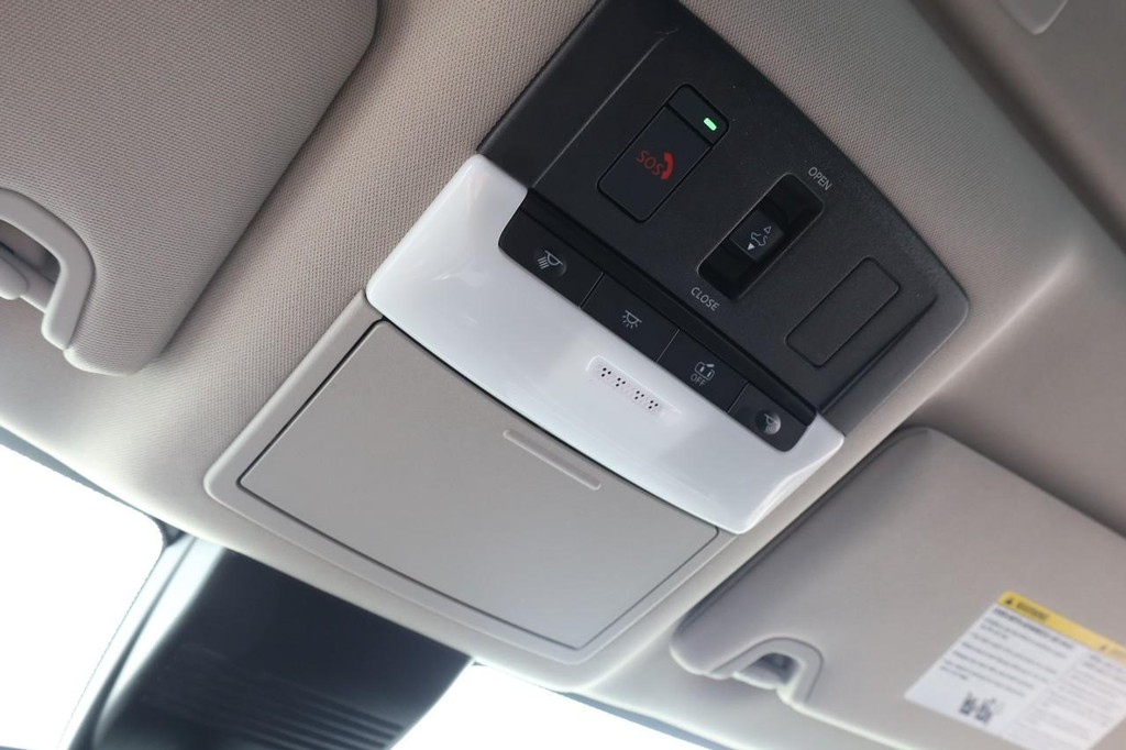 Nissan Altima Vehicle Image 18
