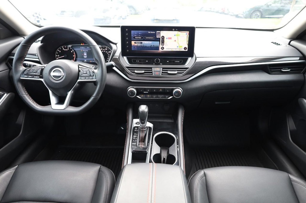 Nissan Altima Vehicle Image 23