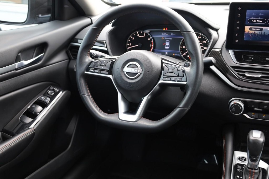 Nissan Altima Vehicle Image 24