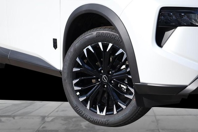 Nissan Rogue Vehicle Image 03