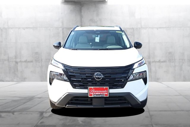 Nissan Rogue Vehicle Image 04