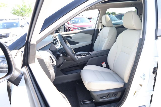 Nissan Rogue Vehicle Image 08