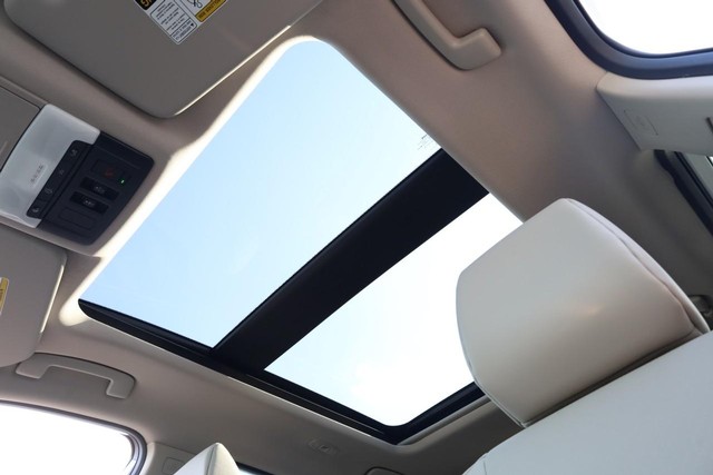 Nissan Rogue Vehicle Image 09