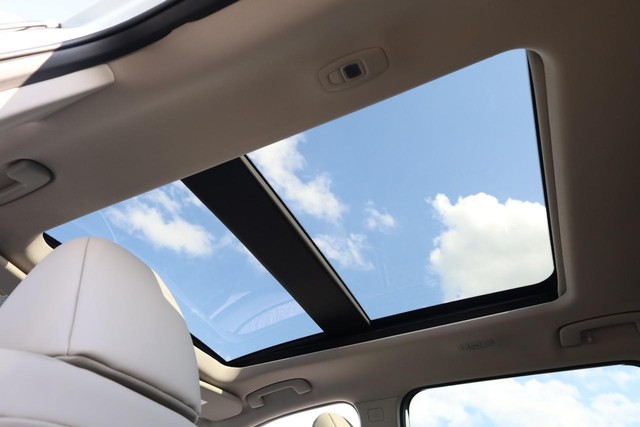 Nissan Rogue Vehicle Image 10