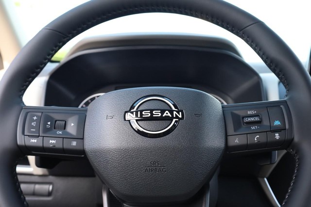 Nissan Rogue Vehicle Image 11