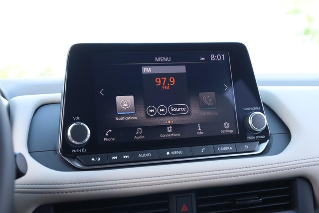 Nissan Rogue Vehicle Image 13
