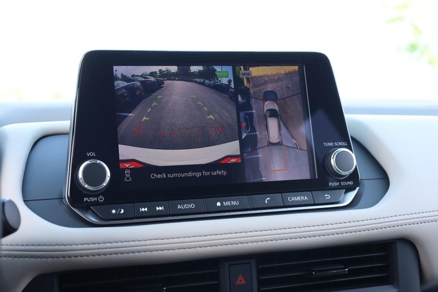 Nissan Rogue Vehicle Image 14