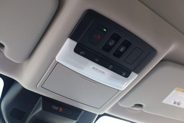 Nissan Rogue Vehicle Image 18