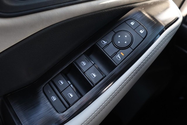Nissan Rogue Vehicle Image 19
