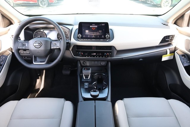 Nissan Rogue Vehicle Image 24
