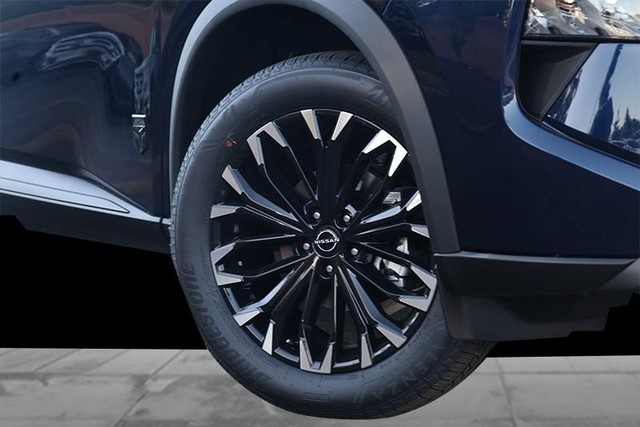 Nissan Rogue Vehicle Image 03