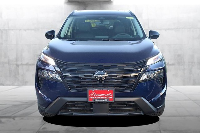 Nissan Rogue Vehicle Image 04