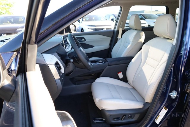 Nissan Rogue Vehicle Image 08