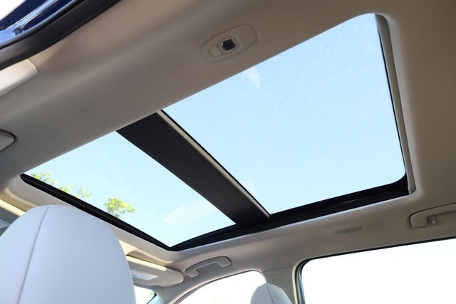 Nissan Rogue Vehicle Image 10