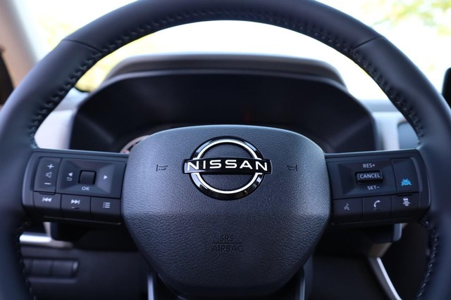 Nissan Rogue Vehicle Image 11