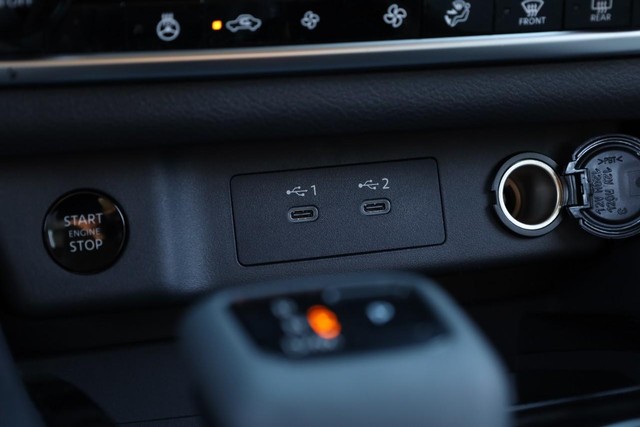 Nissan Rogue Vehicle Image 16