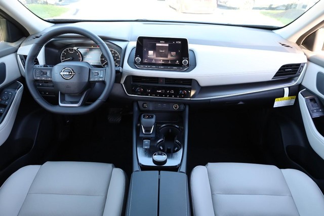 Nissan Rogue Vehicle Image 24