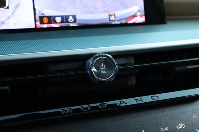 Nissan Murano Vehicle Image 17
