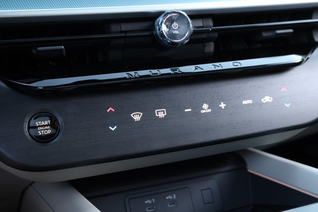 Nissan Murano Vehicle Image 18