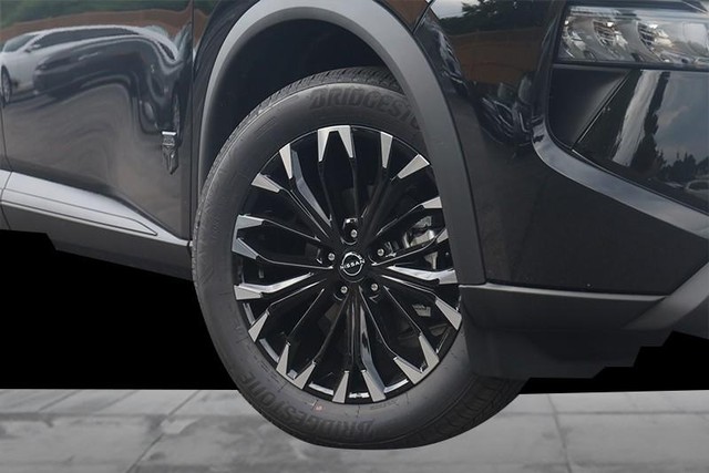 Nissan Rogue Vehicle Image 03