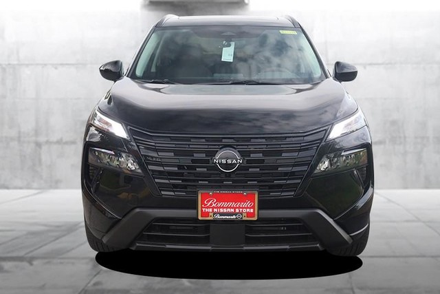 Nissan Rogue Vehicle Image 04