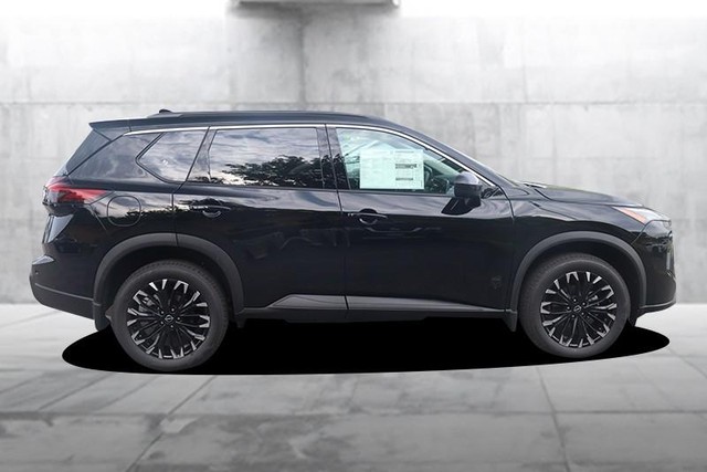 Nissan Rogue Vehicle Image 05