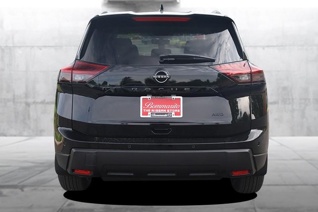 Nissan Rogue Vehicle Image 06