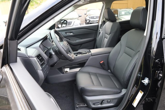 Nissan Rogue Vehicle Image 08